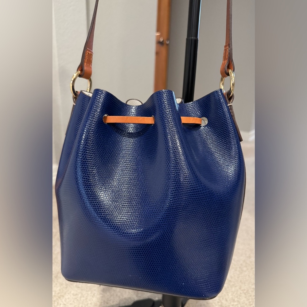 Like New Dooney & Bourke Siena Serena Navy Drawstring Bucket Bag with Wristlet - Picture 9 of 17